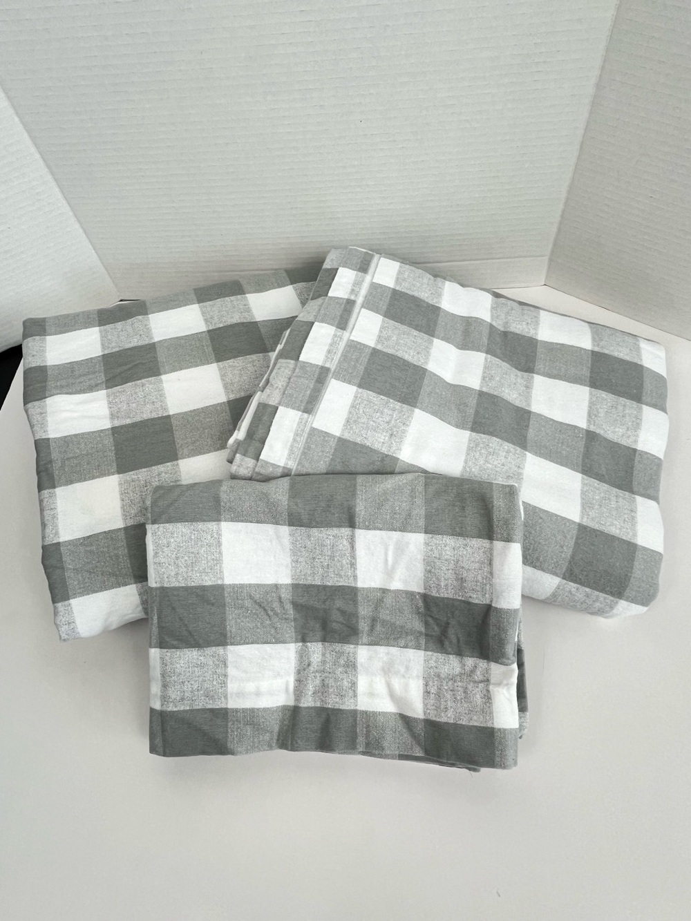 Eddie Bauer 100% cotton flannel twin size gray buffalo check plaid sheet set.